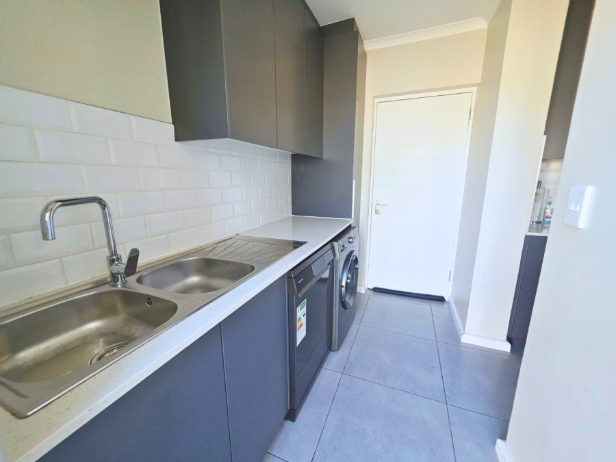 5 Bedroom Property for Sale in Sandown Western Cape